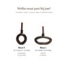 Kaarshouder Rocha brons: maat S 16 cm lang en 21 cm hoog, maat L 26 cm lang en 16 cm hoog, naast elkaar op schaal