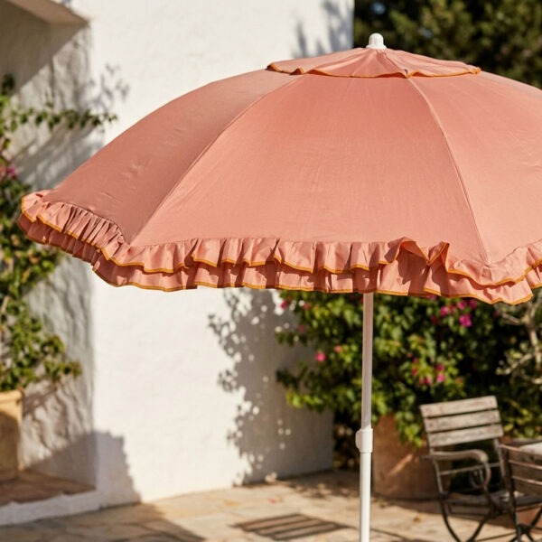 Parasol Perzik in een sfeervol interieur