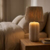 Tafellamp Denton Beige 33×33×61 cm in een sfeervol interieur