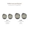 Theelichthouder Moho Grijs: set S (2 stuks, Ø12,5 x 13 cm) en set M (2 stuks, Ø15,5 x 15 cm), naast elkaar op schaal