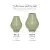 Vaas Lesse metallic pastelgroen: maat S 24 cm hoog, maat M 28 cm hoog, naast elkaar op schaal