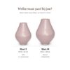 Vaas Lesse metallic pastelroze: maat S 24 cm hoog, maat M 28 cm hoog, naast elkaar op schaal