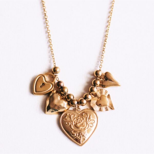 Kralenketting met Love Story bedeltjes