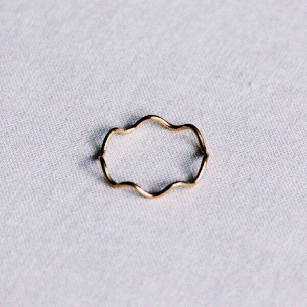 Minimalistische golfring in goud