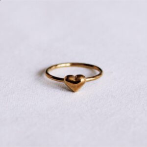 Minimalistische ring met bolvormig hart – goud