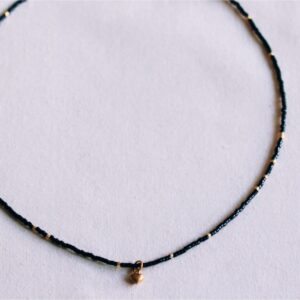 Miyuki ketting met mini hartje – zwart/verguld