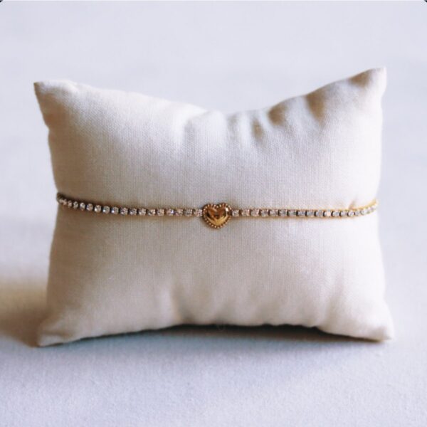 Strass armband met klein hartje in goud
