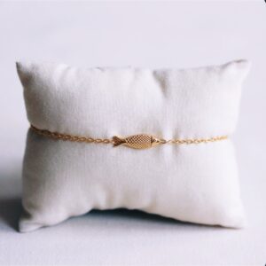 Fijne stalen armband met een visje