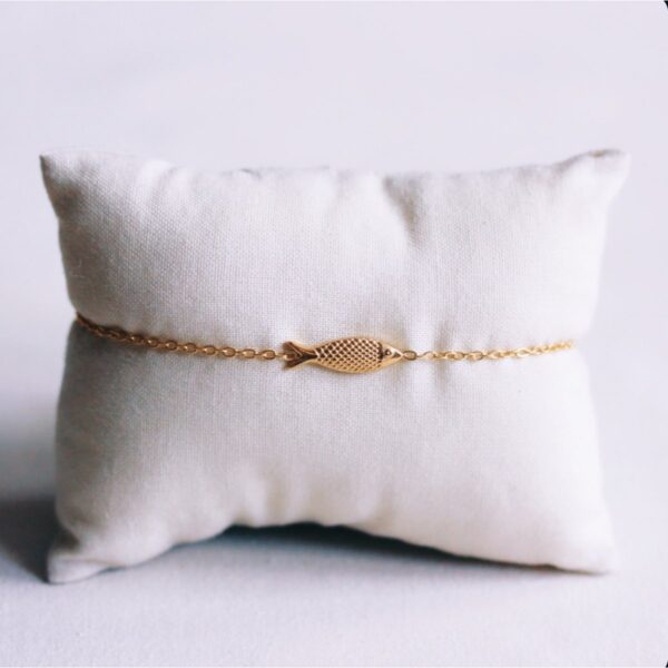 Fijne stalen armband met een visje