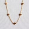 Ketting met fijne madeliefjesbloemen in goud