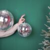 Discobal kersthanger zilver – sfeerfoto