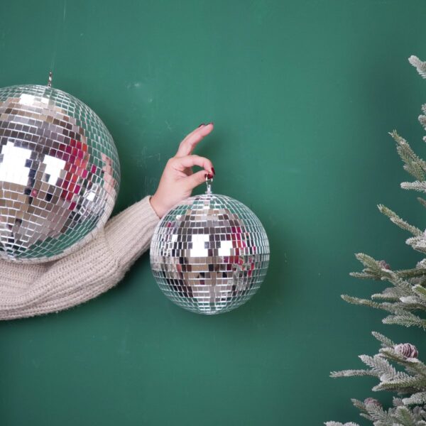 Discobal kersthanger zilver – sfeerfoto