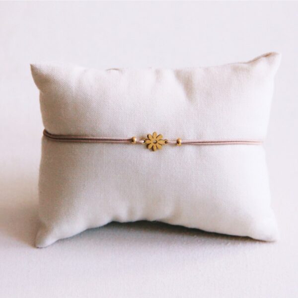 Elastische armband met minibloem in taupe