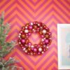 Kerstkrans kerstballen roze oranje – foto 5