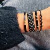 Satijnen armband met ringen – donkerbruin/zilver – foto 2