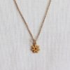 Fijne ketting met mini bloem in goud