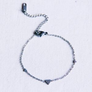 Fijne armband met 3 mini hartjes – zilver