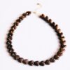 Hars ketting met hartjeskralen in bruin