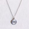 Fijne ketting met ronde fantasiebedel in zilver