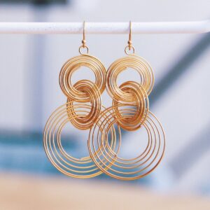 Statement oorbel gedraaide ringen – goud