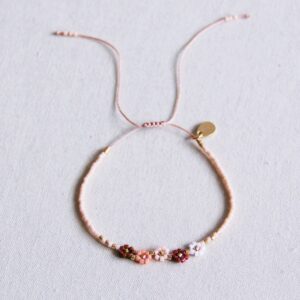 Miyuki armband met 5 mini madeliefjes – mix nude