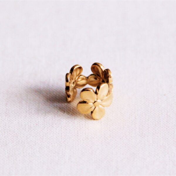 Bloemen oorbellen – Earcuff met bloemen