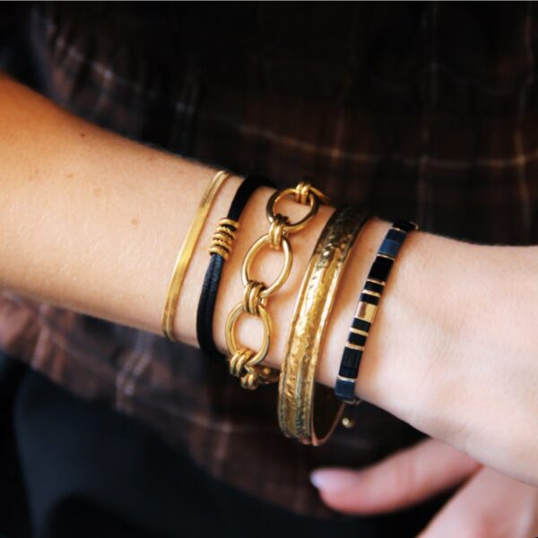 Satijnen armband met ringen – zwart/goud, foto 2