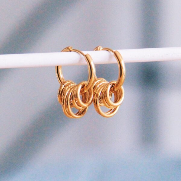 Oorbel met ringen in goud