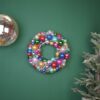 Kerstkrans kerstballen meerkleurig – foto 4
