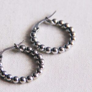 Creolen 20 mm met balletjes – zilver