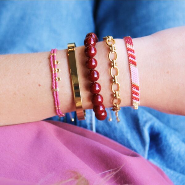 Dubbele Miyuki armband met 3 mini hartjes – magenta, foto 2