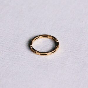 Minimalistische ring met blokjes – goud