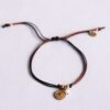Satijnen armband met munt en parel – bruin – foto 2