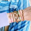 Satijnen armband met goudkleurige kralen – lila – foto 5