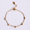 Fijne armband met hartjes in goud