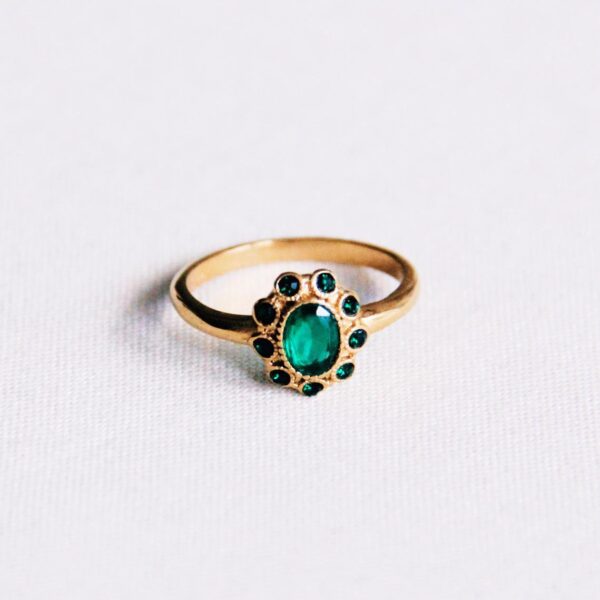 Vintage ring met groene stenen in goud