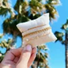 Enkelbandjes van Bazou op een kussentje in de zon