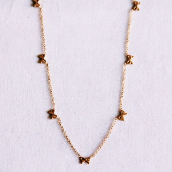 Fijne ketting met strikjes in goud