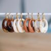 Oorbellen met harsdruppel in verschillende kleuren
